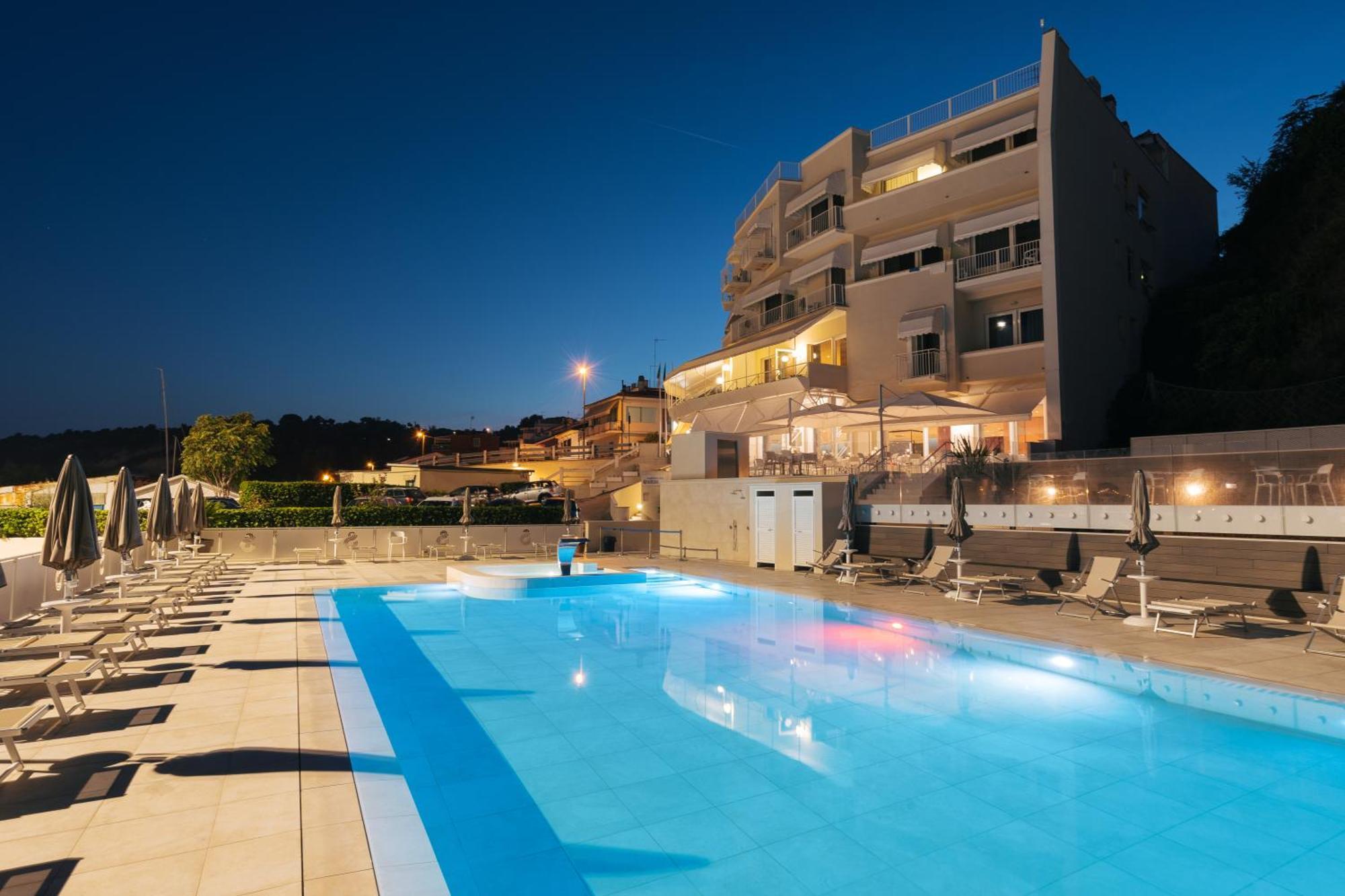 Hotel Scogliera Numana Exterior photo