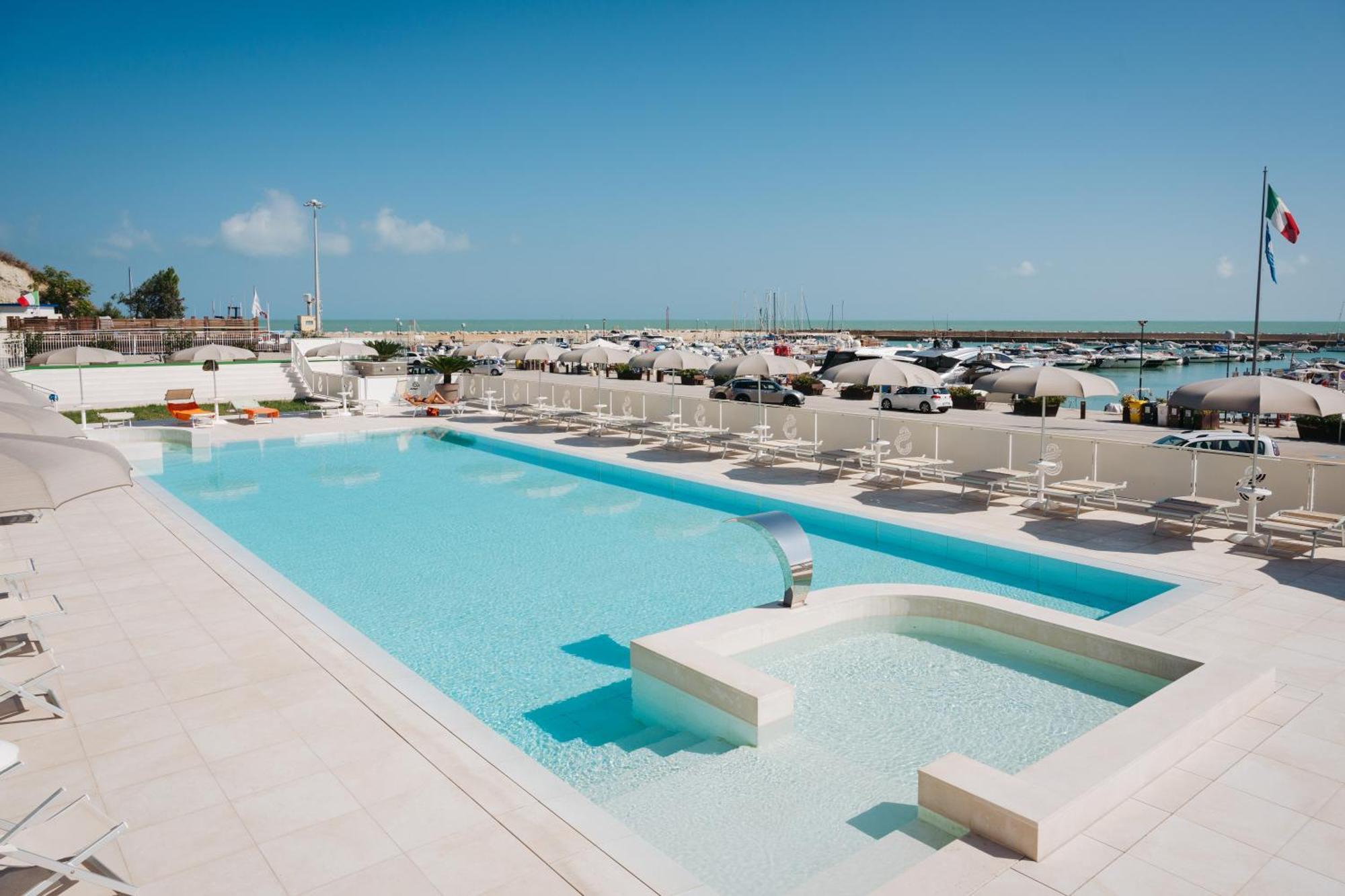 Hotel Scogliera Numana Exterior photo
