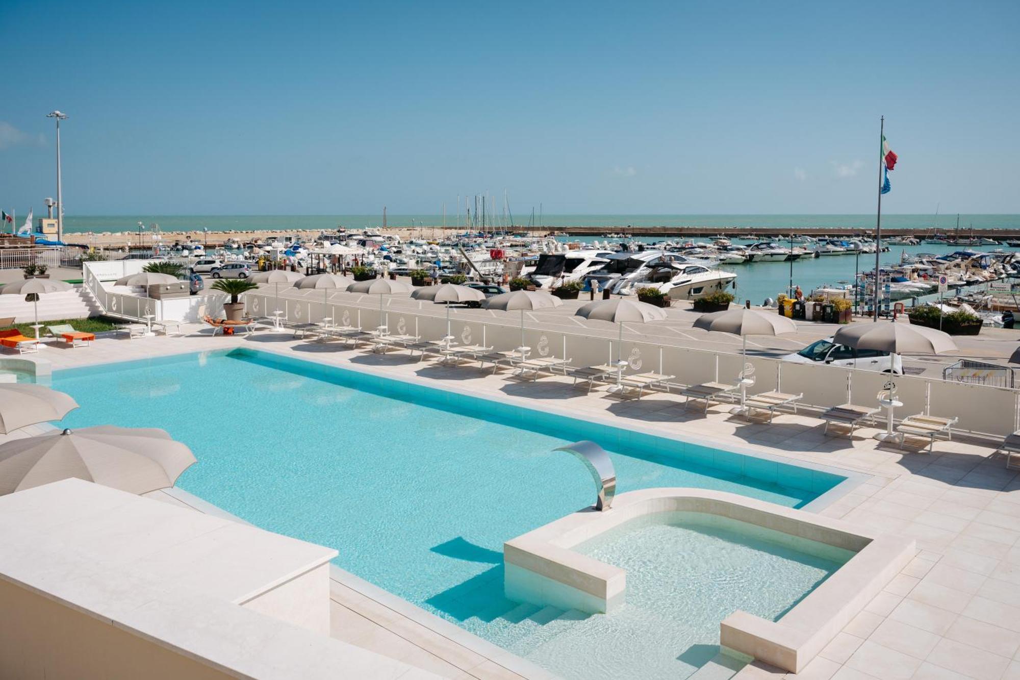 Hotel Scogliera Numana Exterior photo