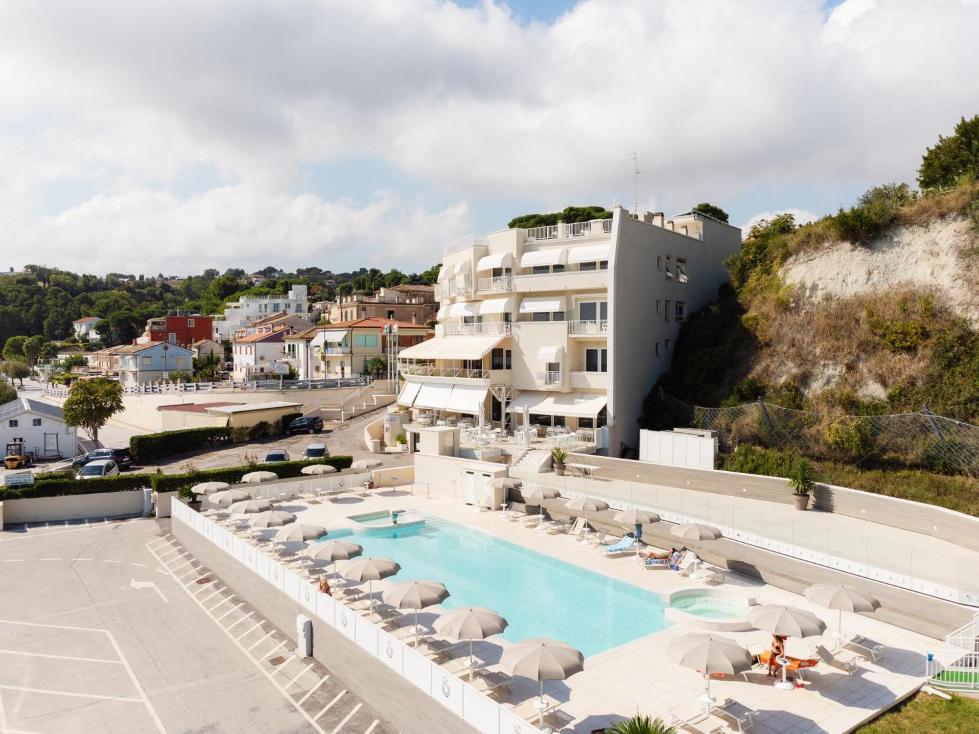 Hotel Scogliera Numana Exterior photo